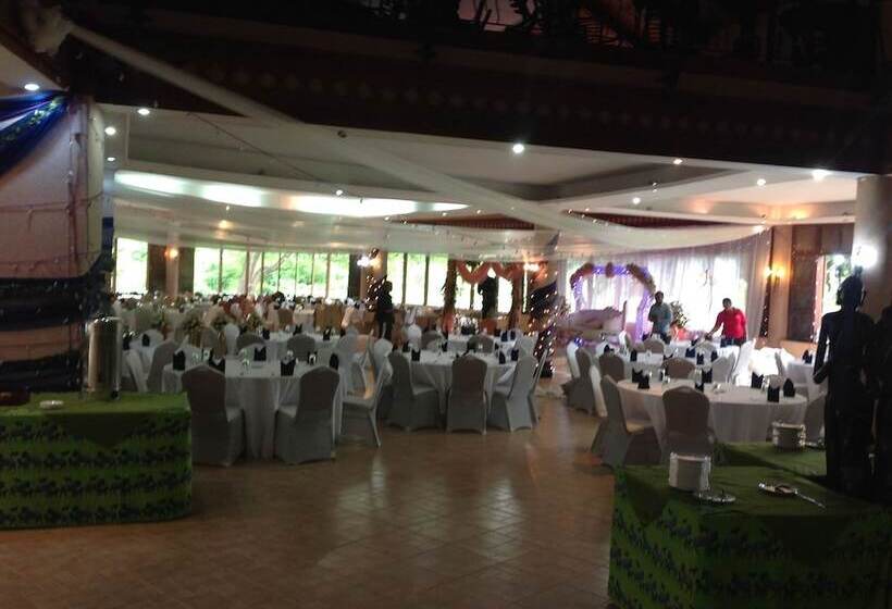 Отель Ngurdoto Mountain Lodge