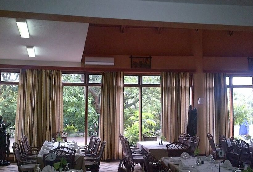 Отель Ngurdoto Mountain Lodge