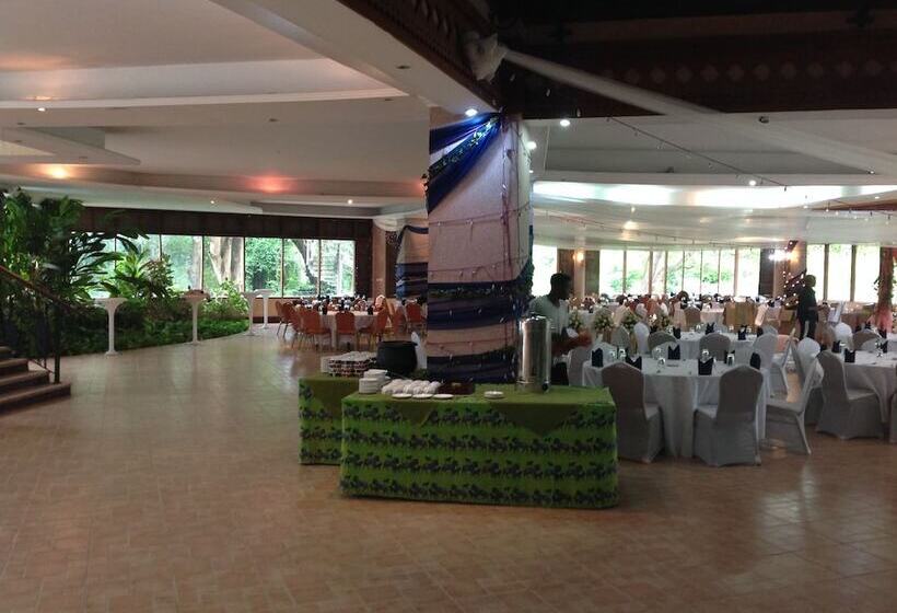 Отель Ngurdoto Mountain Lodge