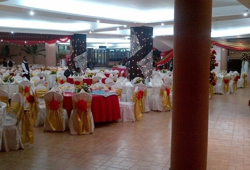 Отель Ngurdoto Mountain Lodge