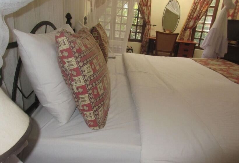 Отель Ngurdoto Mountain Lodge