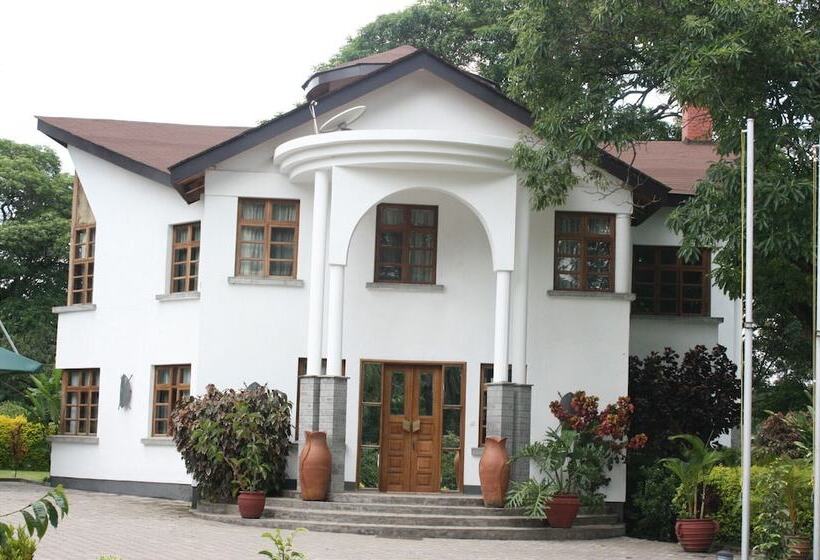 Отель Ngurdoto Mountain Lodge