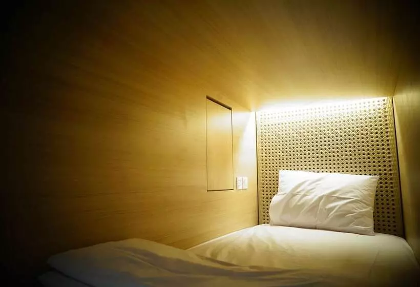 Hotelli Borough Capsule Hostel Bali