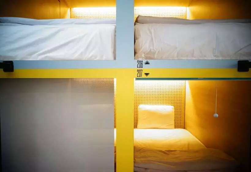 Hotelli Borough Capsule Hostel Bali
