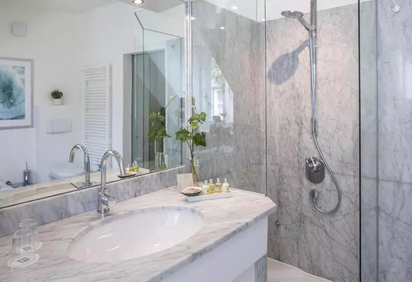 Hotelli Hallstatt Hideaway  Adults Only