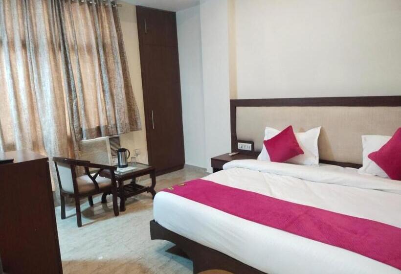 ホテル Lav Kush Deluxe At Paharganj