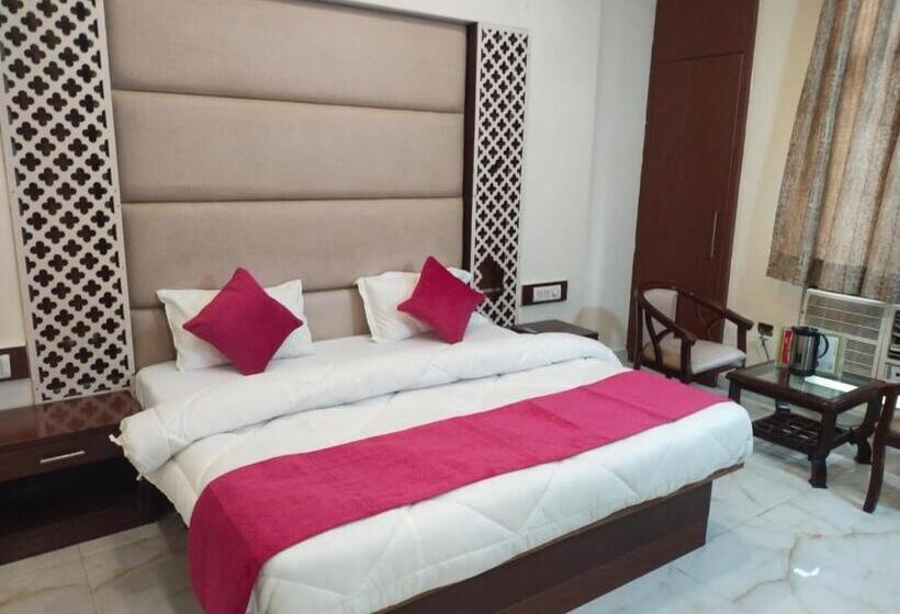 ホテル Lav Kush Deluxe At Paharganj