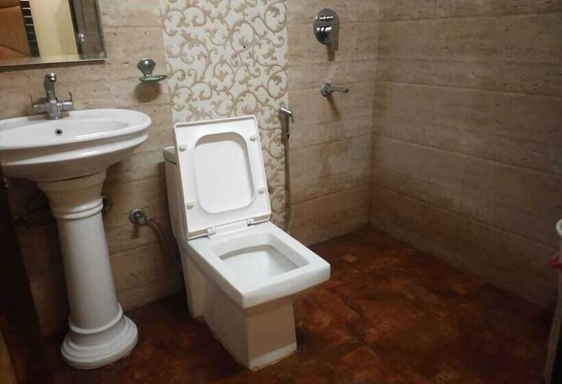 ホテル Lav Kush Deluxe At Paharganj