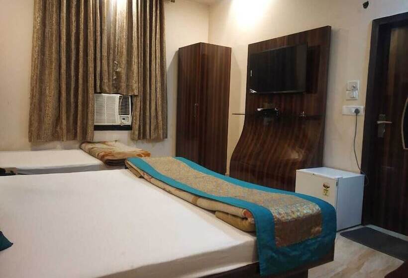 ホテル Lav Kush Deluxe At Paharganj