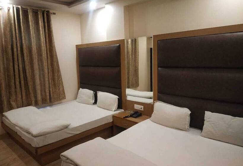 ホテル Lav Kush Deluxe At Paharganj