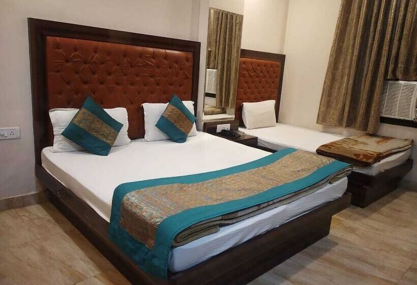 ホテル Lav Kush Deluxe At Paharganj