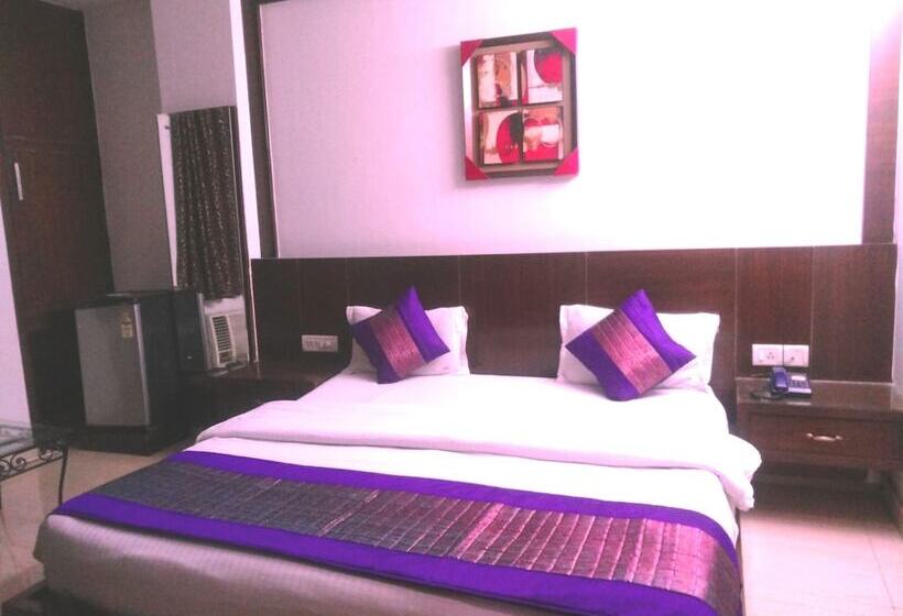 ホテル Lav Kush Deluxe At Paharganj