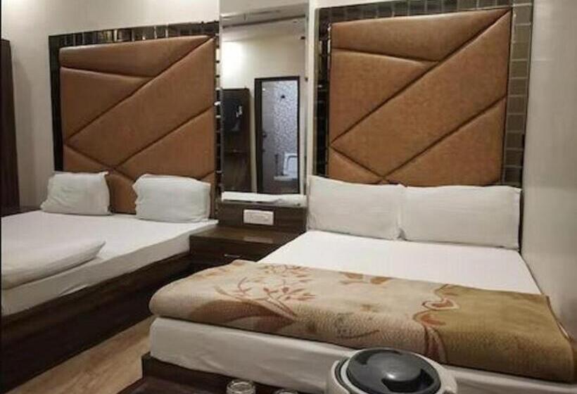 ホテル Lav Kush Deluxe At Paharganj