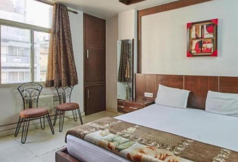 ホテル Lav Kush Deluxe At Paharganj