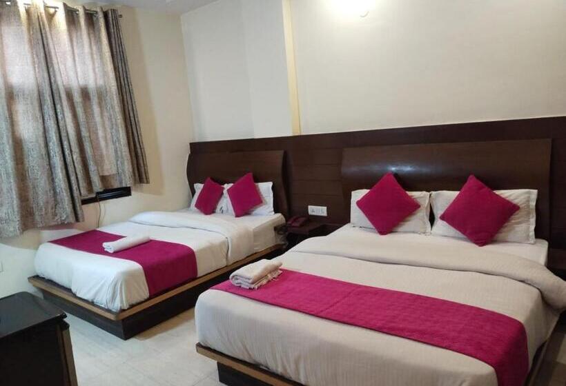 ホテル Lav Kush Deluxe At Paharganj