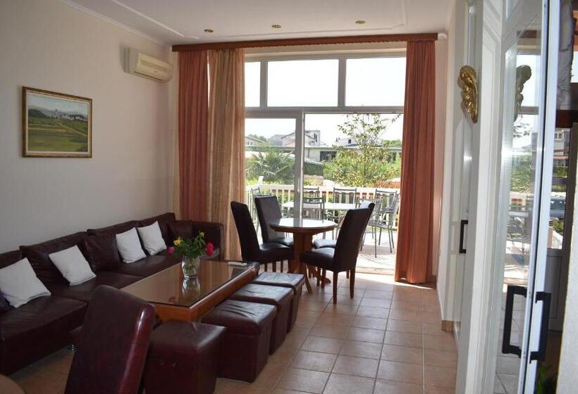 هتل Guest House Regina Mundi