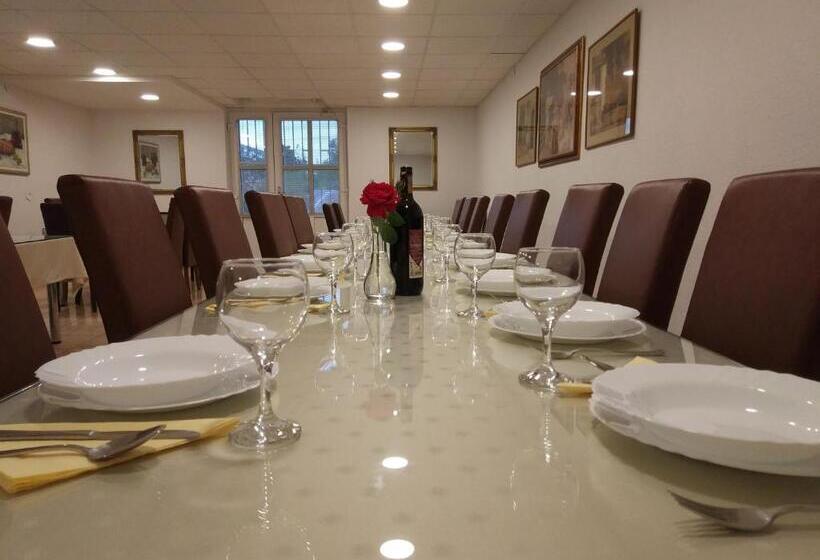 هتل Guest House Regina Mundi