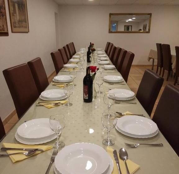 هتل Guest House Regina Mundi