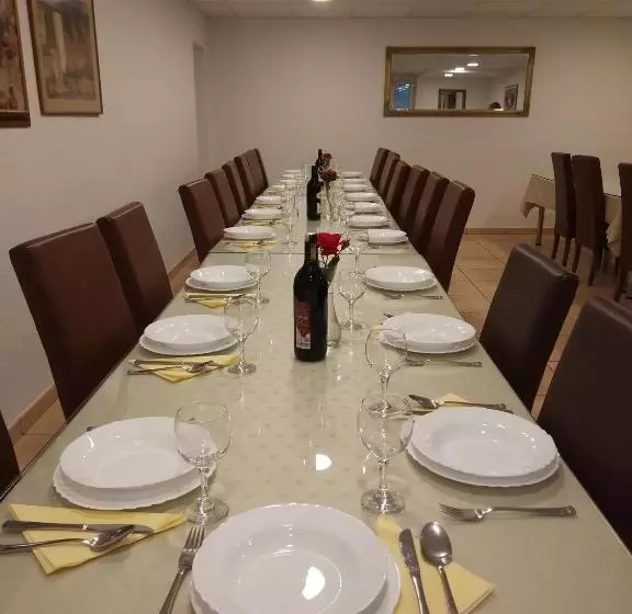 هتل Guest House Regina Mundi