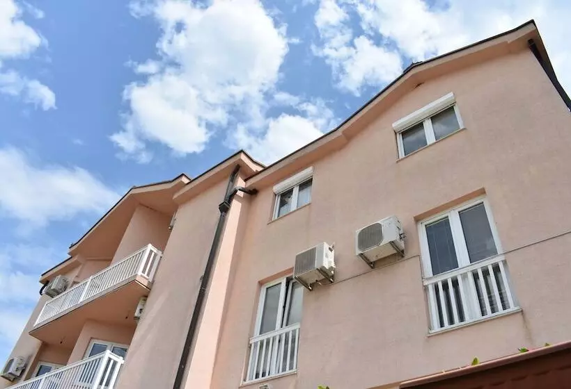 هتل Guest House Regina Mundi