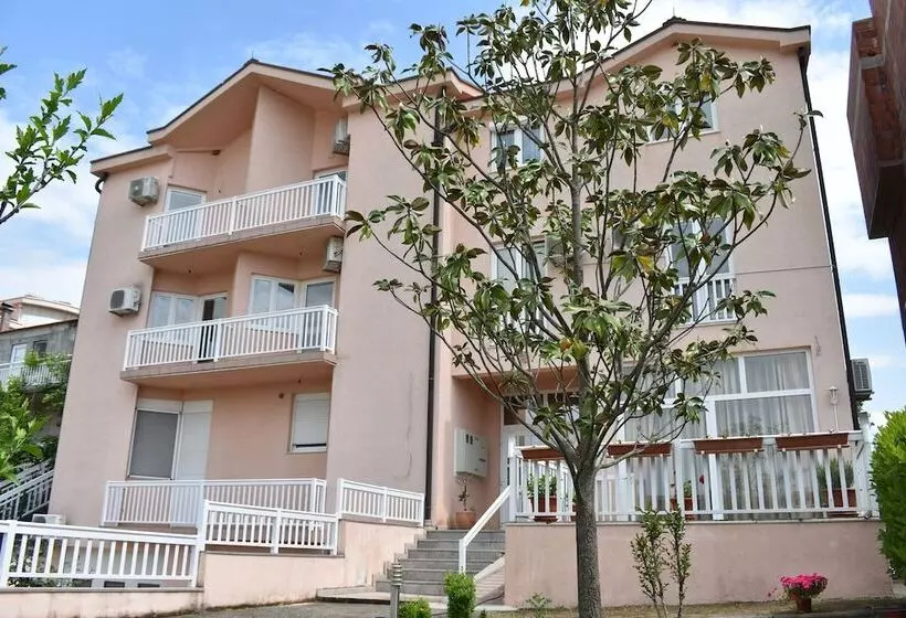 هتل Guest House Regina Mundi