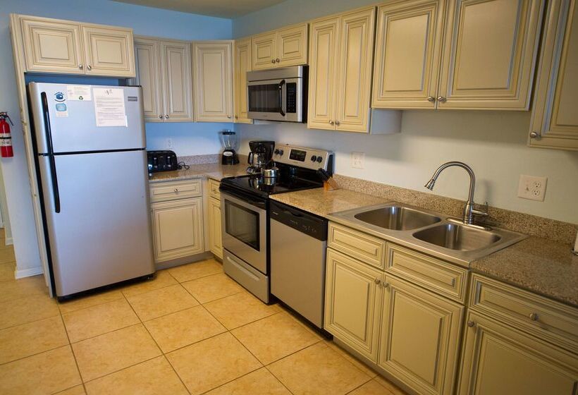 فندق Sandpebble Beach Club By Patton Hospitality