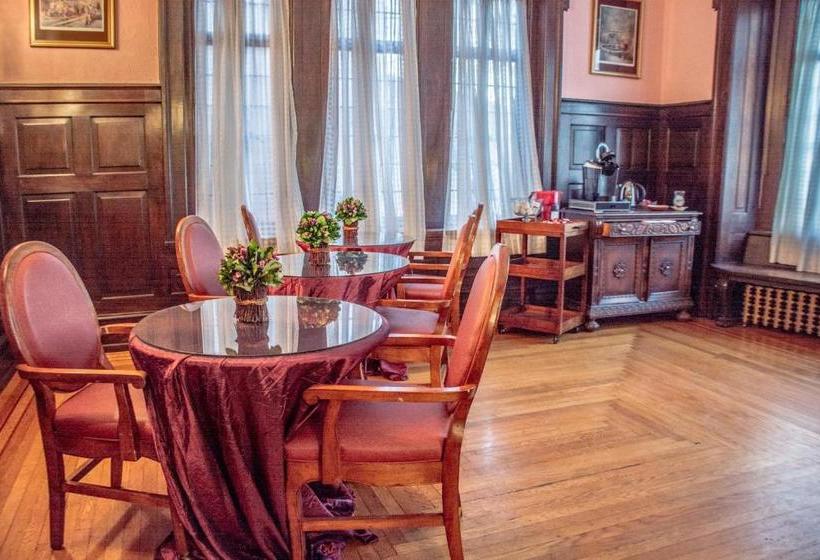 בית מלון כפרי The Historic Benner Mansion