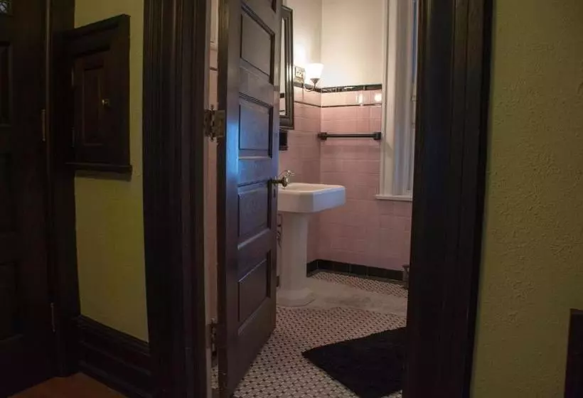 Hotelli The Historic Benner Mansion