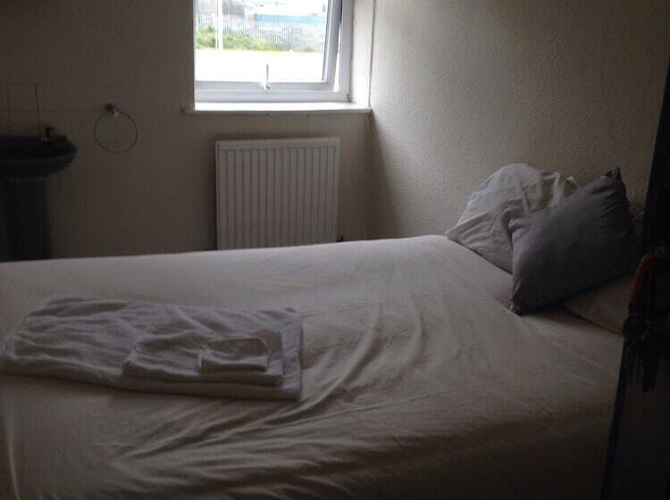 בית מלון כפרי The West Of England Tavern