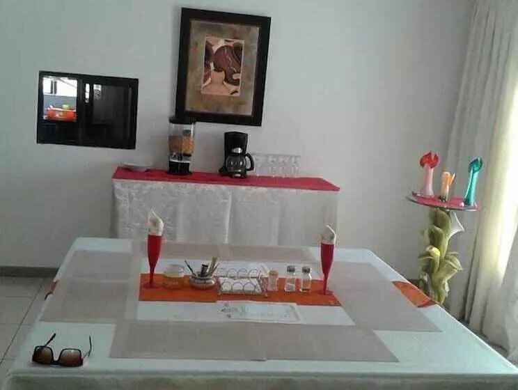 هتل Upper Room Guest House