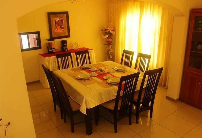 هتل Upper Room Guest House