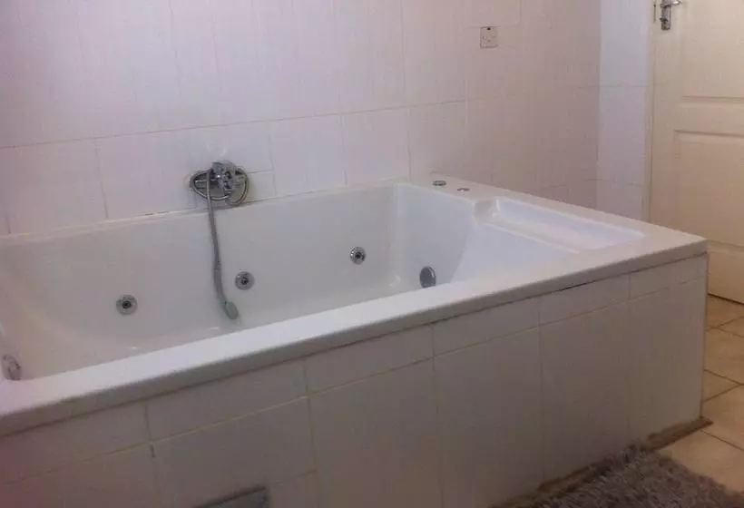 هتل Upper Room Guest House