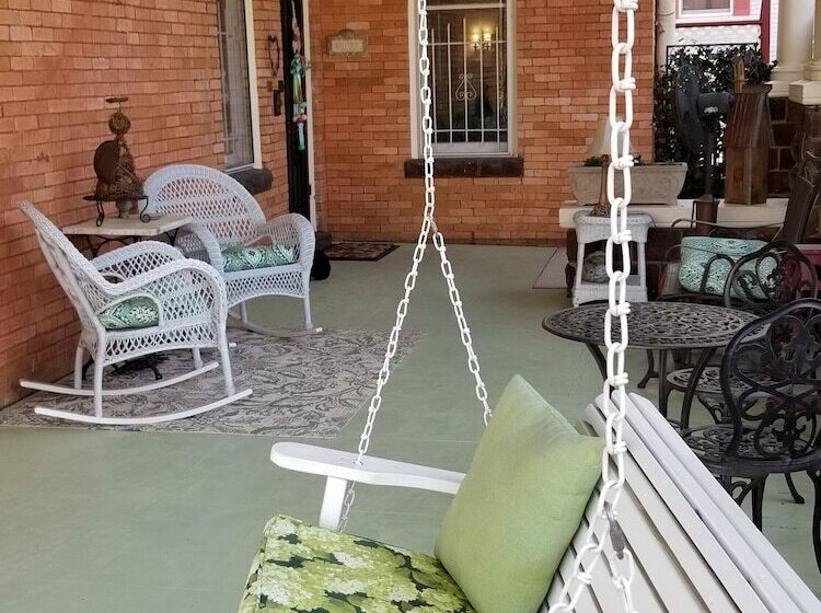 فندق 1890 Williams House Inn