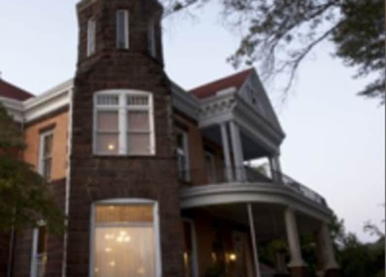 فندق 1890 Williams House Inn