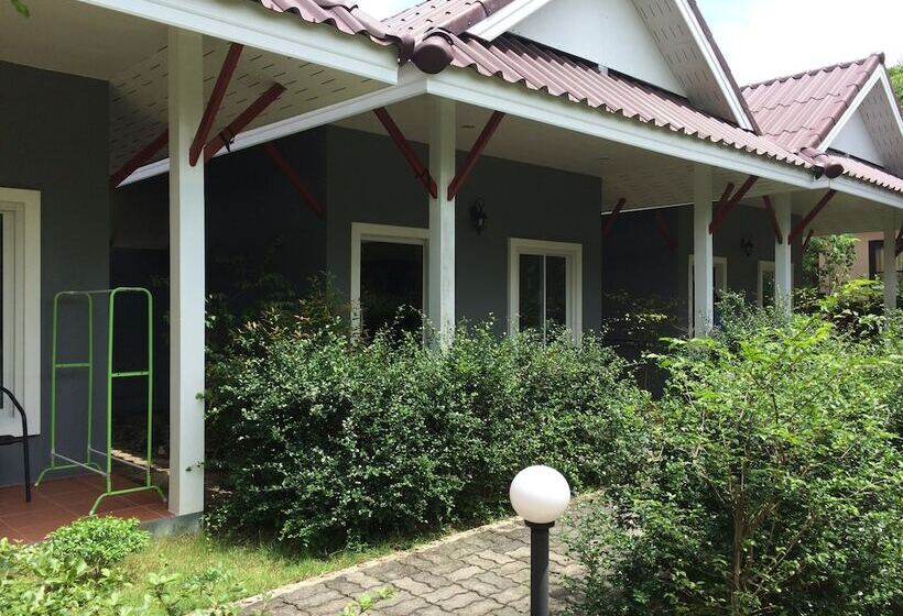 בית מלון כפרי Khaolak Tusneem Resort