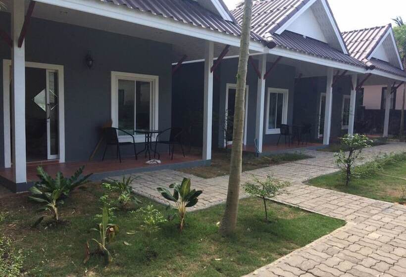 בית מלון כפרי Khaolak Tusneem Resort