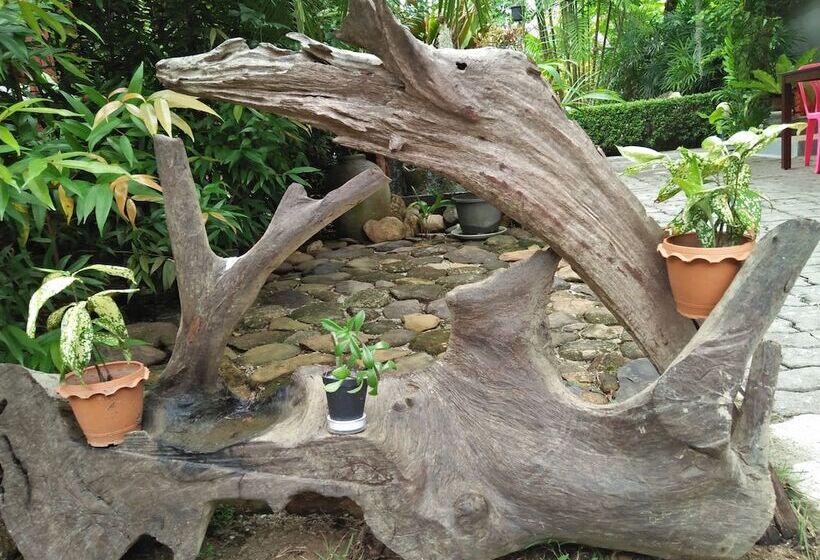 בית מלון כפרי Khaolak Tusneem Resort