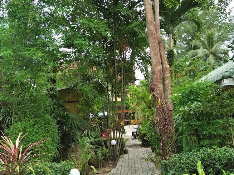 בית מלון כפרי Khaolak Tusneem Resort