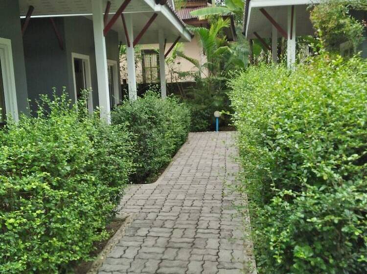 בית מלון כפרי Khaolak Tusneem Resort