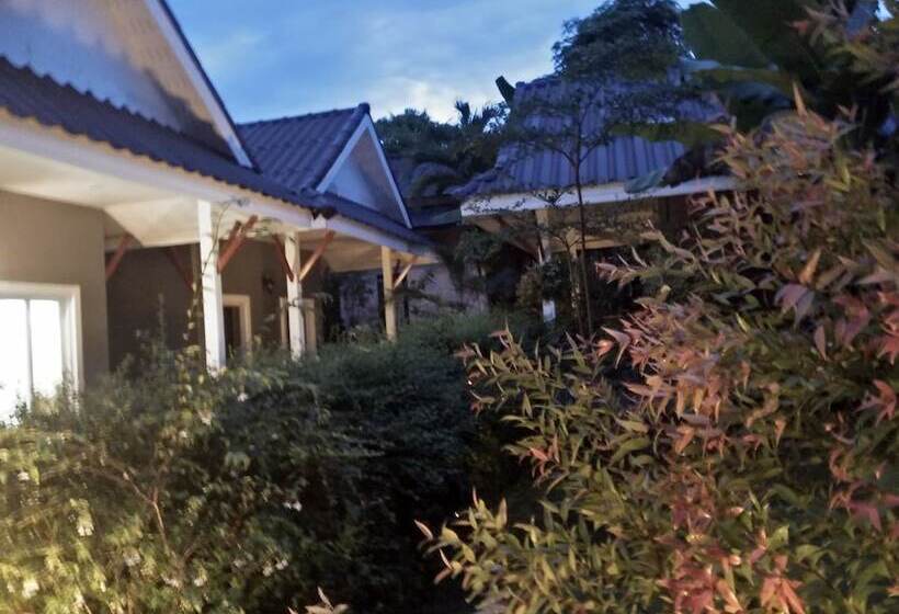 בית מלון כפרי Khaolak Tusneem Resort