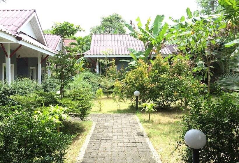 בית מלון כפרי Khaolak Tusneem Resort