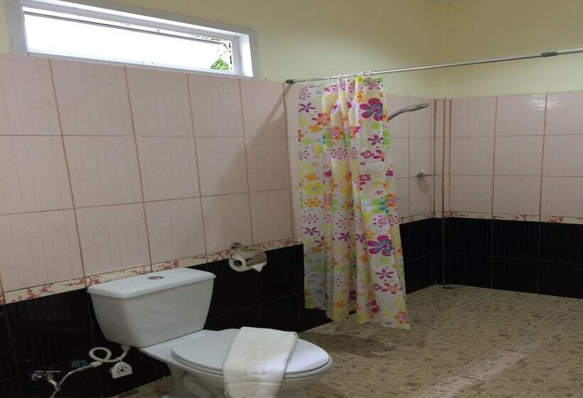 בית מלון כפרי Khaolak Tusneem Resort