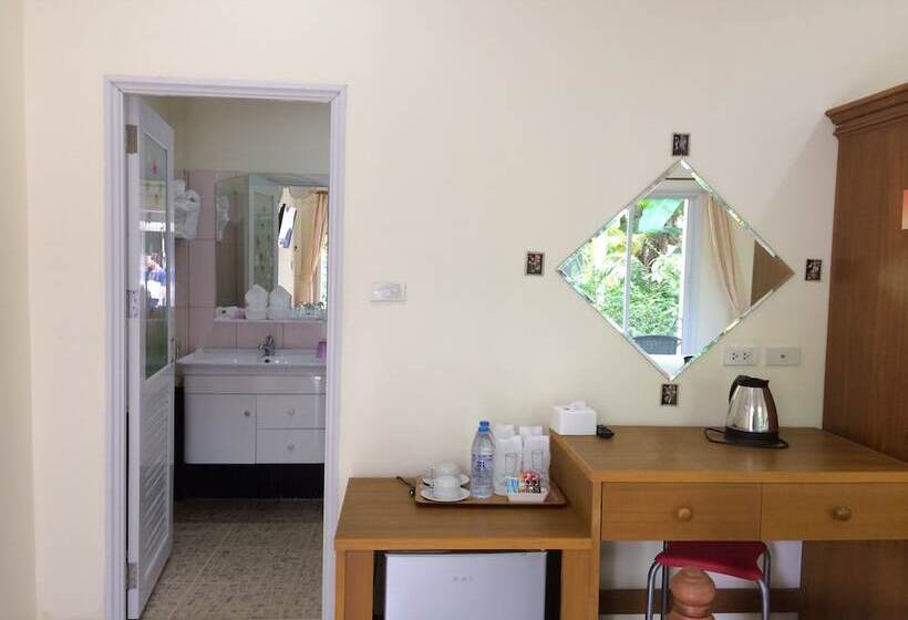 בית מלון כפרי Khaolak Tusneem Resort