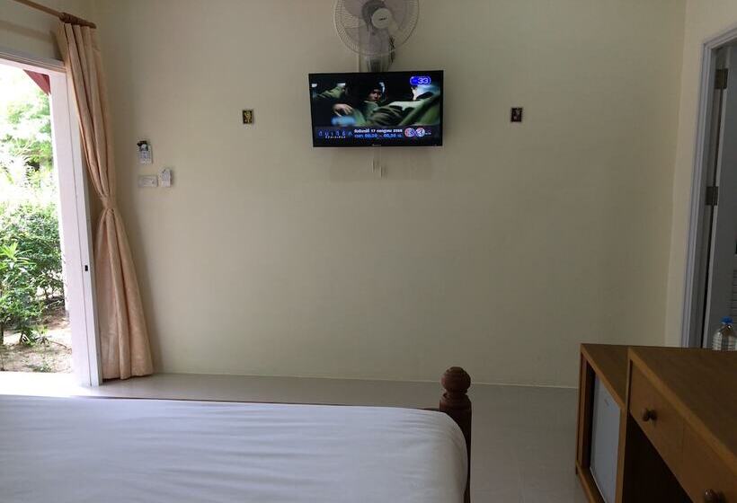 בית מלון כפרי Khaolak Tusneem Resort