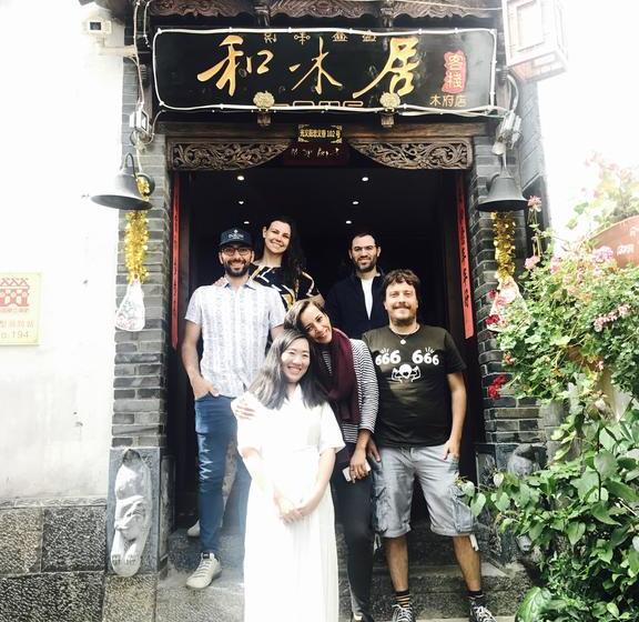 Отель Lijiang He Mu Ju Family Inn