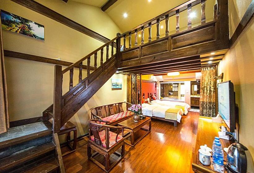 Отель Lijiang He Mu Ju Family Inn