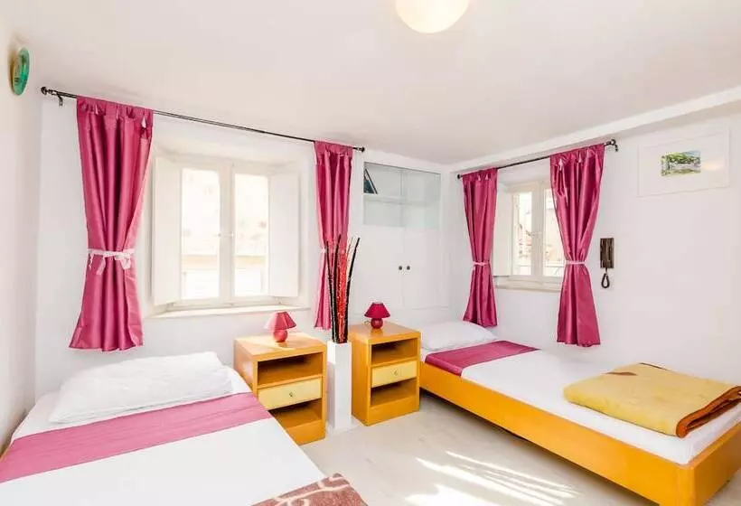 هتل Rooms Jozomare