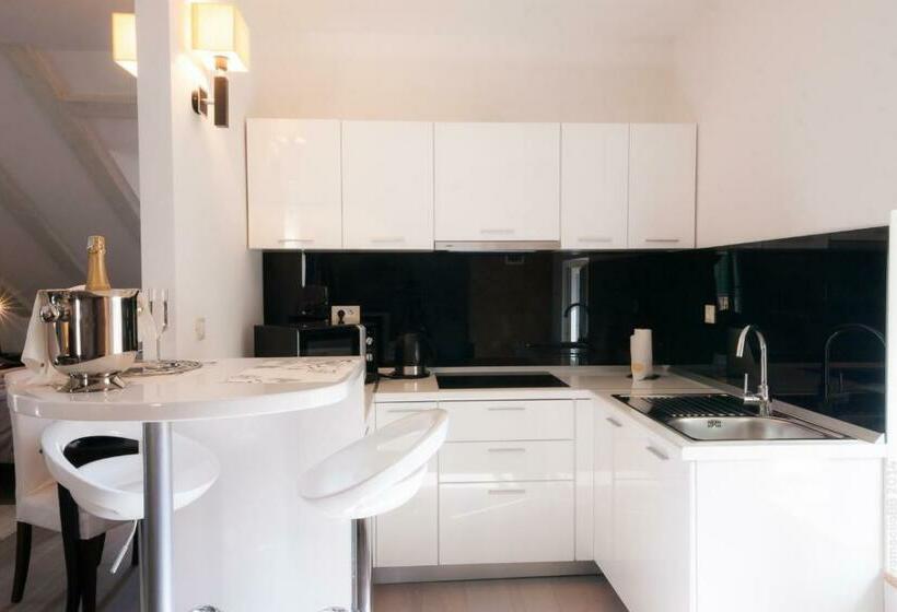 בית מלון כפרי Perla Luxury Rooms