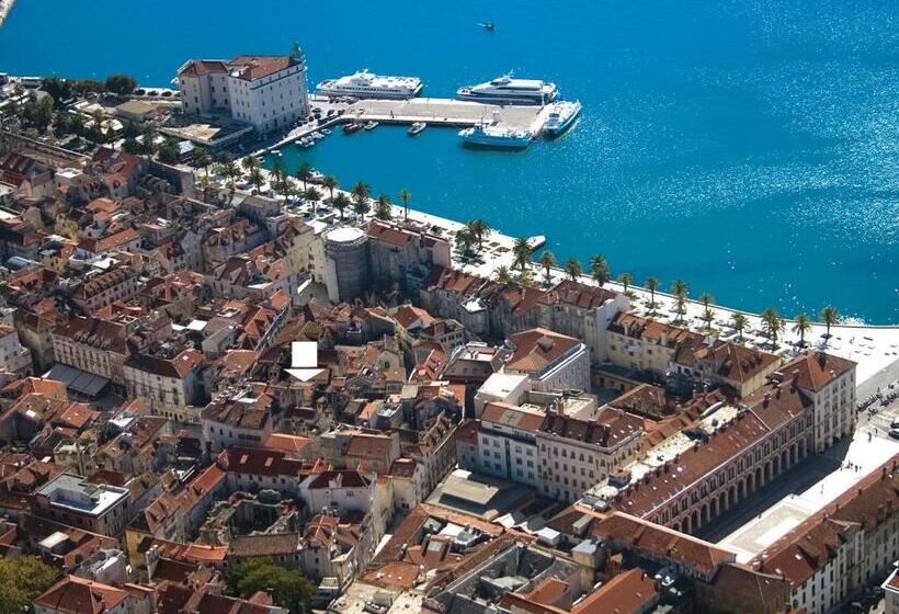 בית מלון כפרי Perla Luxury Rooms