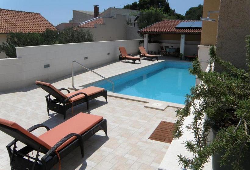 בית מלון כפרי Villa Marica Primosten